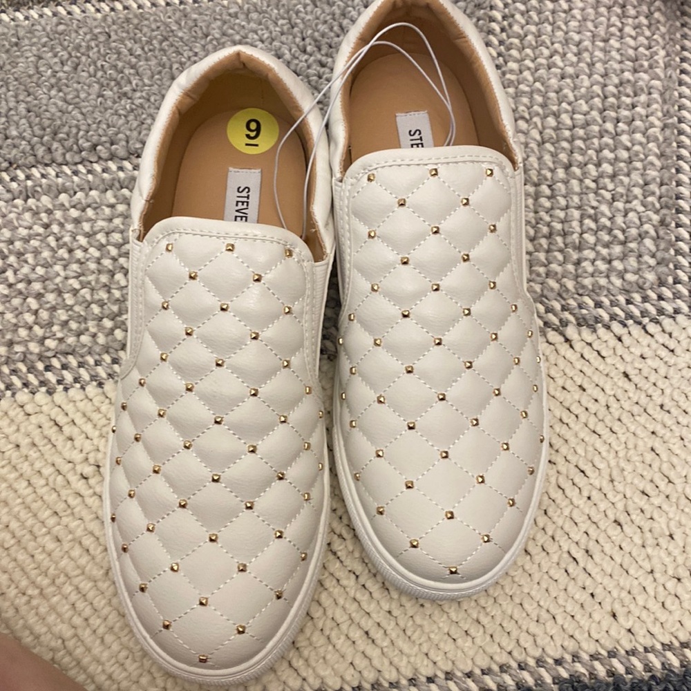 Steve Madden white leather shoes